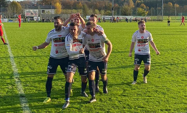 jubel-siegtor-mooskirchen-fcgrossklein-km1-1020